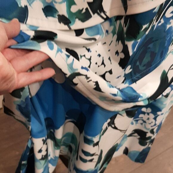 Dressbarn Sleeveless Floral Blue and White Dress - Picture 4 of 11